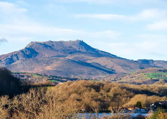 Maldaxka - Vue Sur Lac, Pays Basque * Saint-Pée-sur-Nivelle